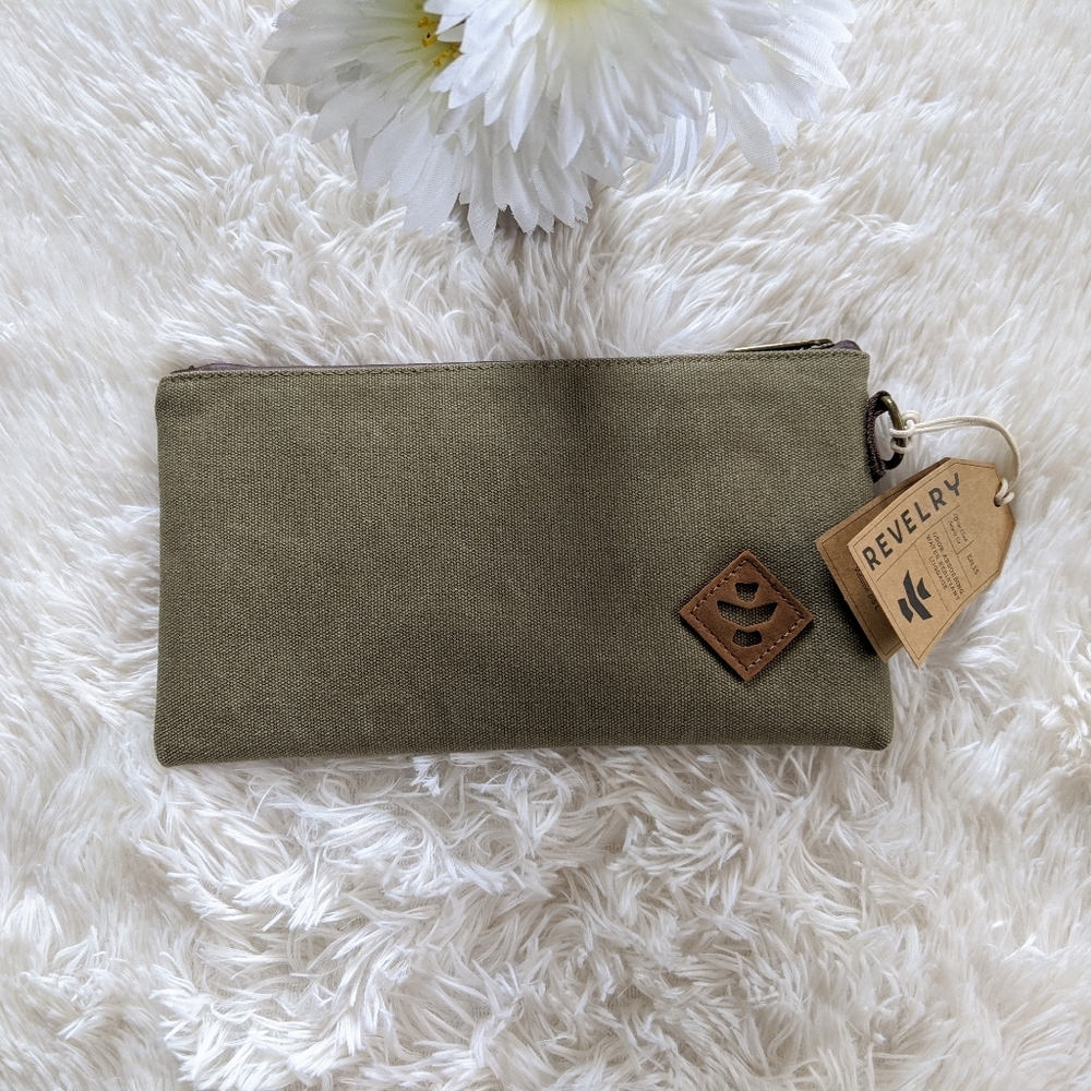 REVELRY 'NWT' Unisex 11x6 Khaki Toiletry Case
